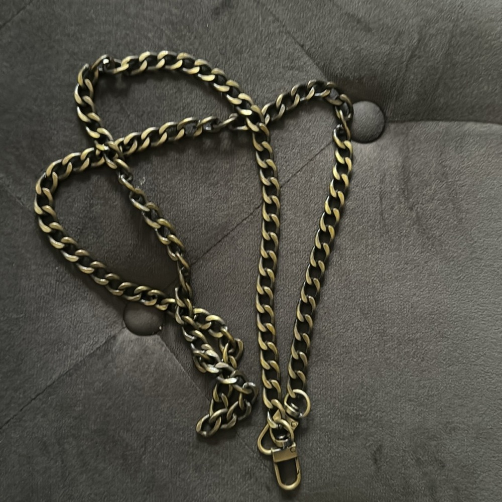 Unbranded Chains - image 3